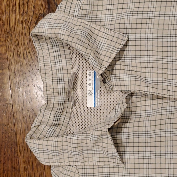 Mens Columbia tan plaid button down shirt size M - Picture 3 of 6